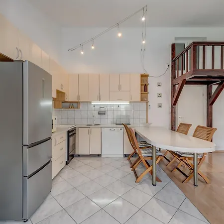Spacious W Three Balconies And Parking アパート *