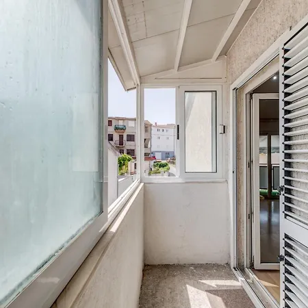 Spacious W Three Balconies And Parking アパート スプリト