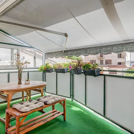 Spacious W Three Balconies And Parking スプリト