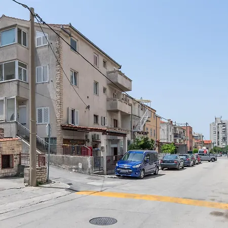 アパート Spacious W Three Balconies And Parking *