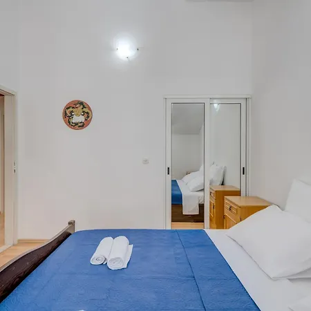 Apartment Spacious W Three Balconies And Parking