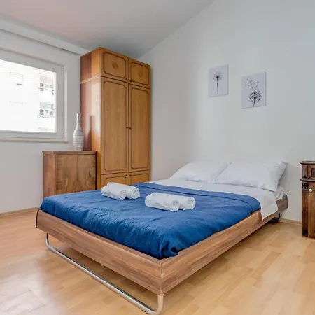 Spacious W Three Balconies And Parking Apartment *