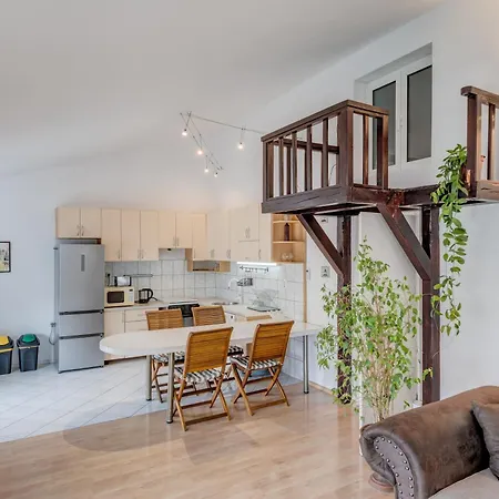 Apartment Spacious W Three Balconies And Parking *