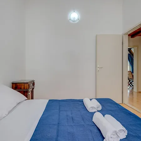 Spacious W Three Balconies And Parking Apartment *