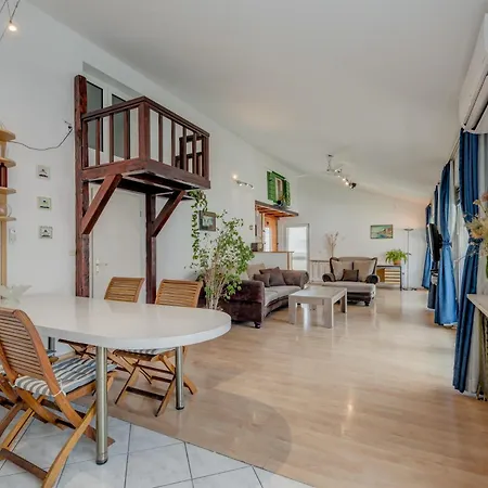Spacious W Three Balconies And Parking Apartment *