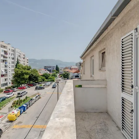 Spacious W Three Balconies And Parking * Split
