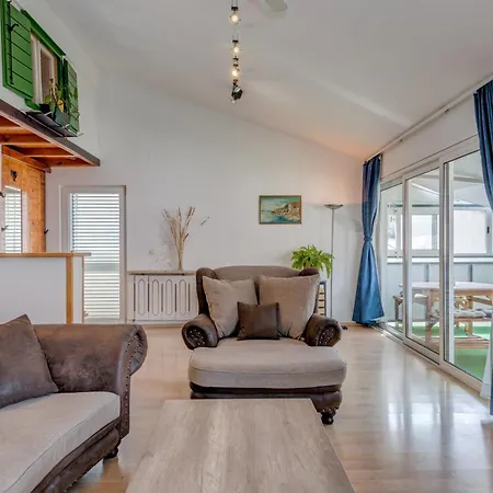 Spacious W Three Balconies And Parking *