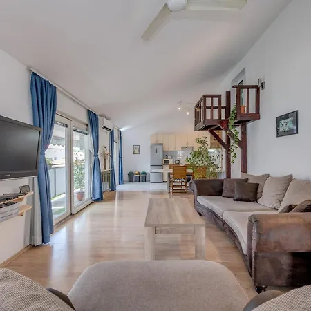 Spacious W Three Balconies And Parking Apartment *
