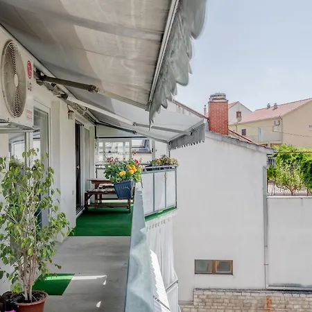 公寓 Spacious W Three Balconies And Parking *