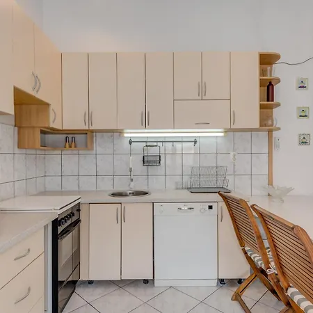Spacious W Three Balconies And Parking 公寓